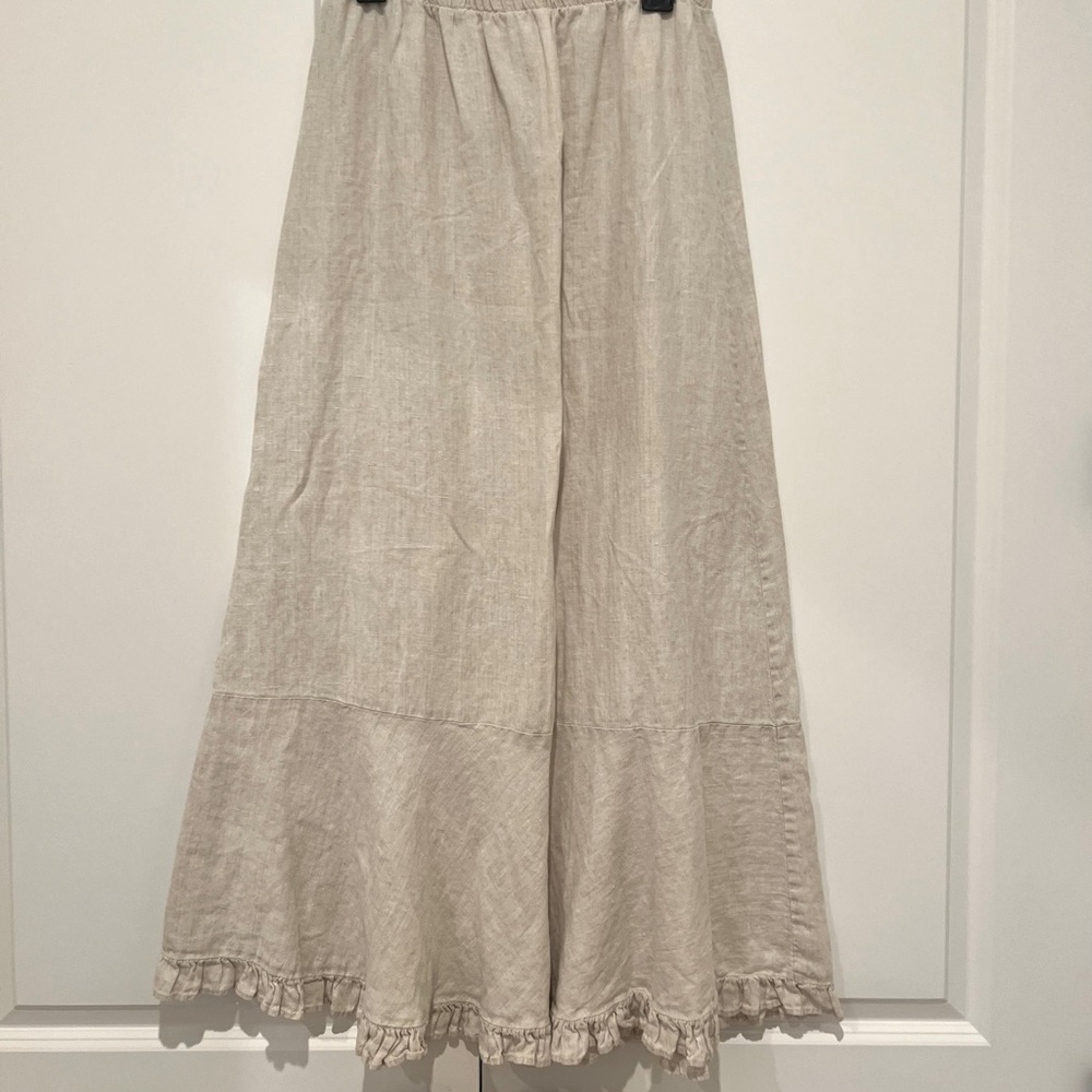 The perfect, casual linen skirt. So comfy you’ll want to wear it everyday.
